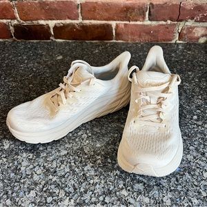 Hoka Clifton 8 in Shifting Sand